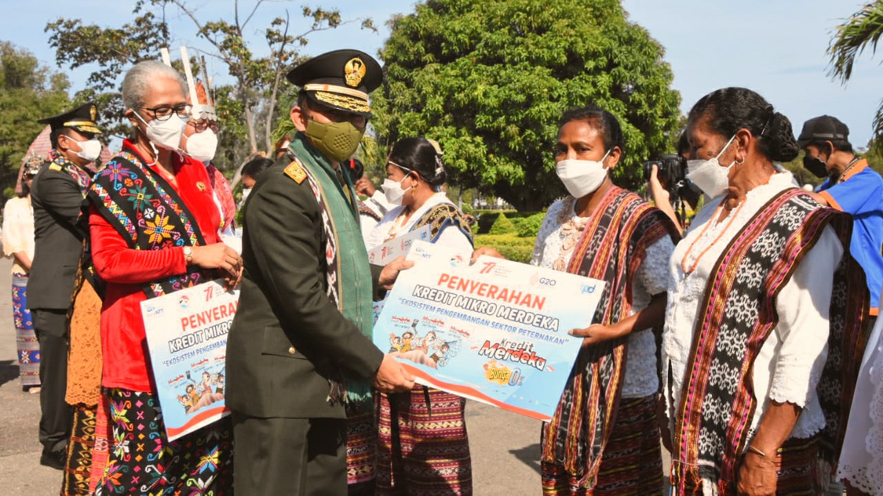 Upacara Hut Ri Ke 77 Di Alun Alun Rumjab Gubernur Ntt Dihadiri Oleh Danrem 161ws − Korem 161 1682